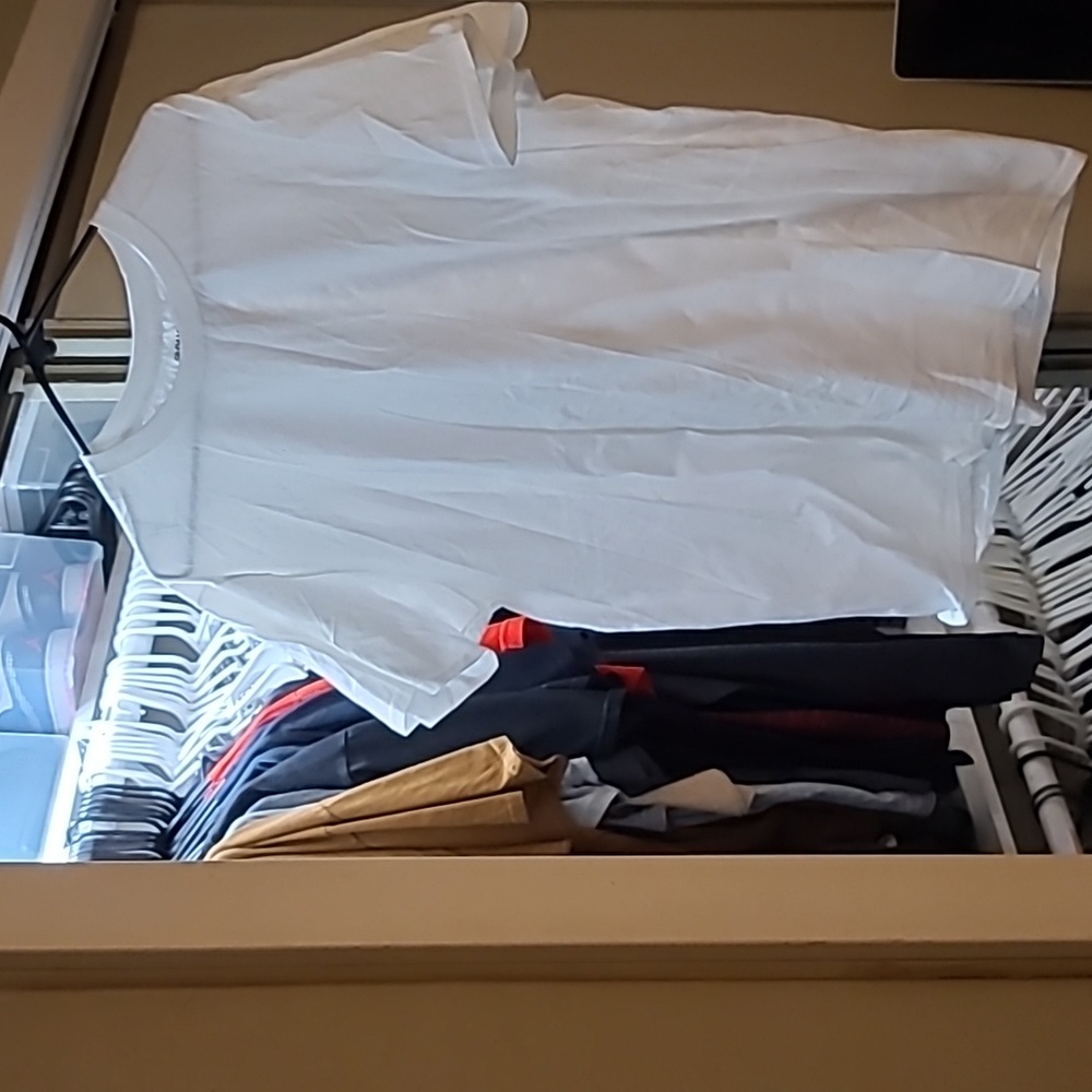 Brand new Gildan XL plain white tee